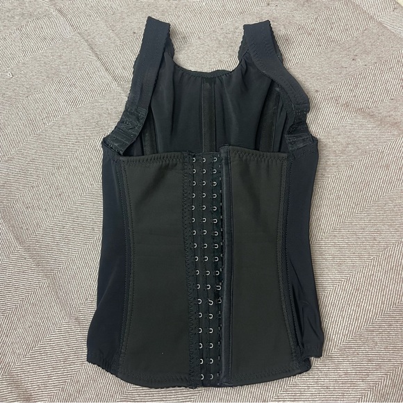 Karlas Sillhoutte Accessories - Silhouette Molding Body Shaper Size 28